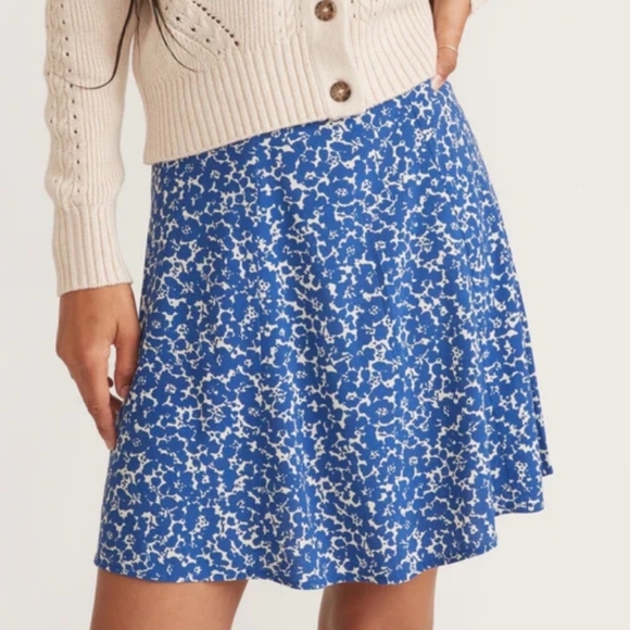 Marine Layer Womens Mini Skirt Sz 0 Soft & Flowy Back Zip Closure White Blue - Picture 2 of 10